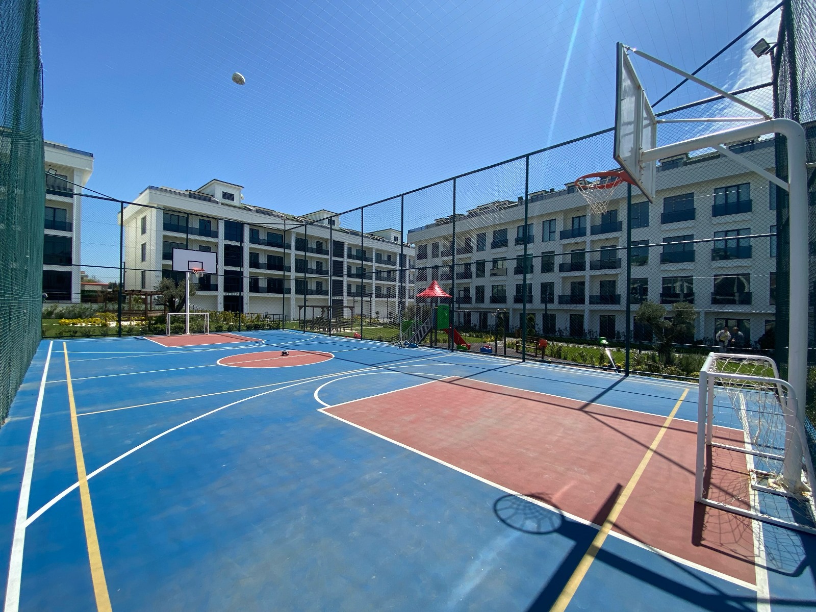 Çatalca yakını satılık daire spor alanları ve çocuk parkı